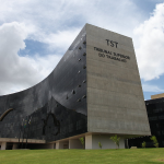 Professor da rede pública pode acumular cargo de agente dos Correios, diz TST